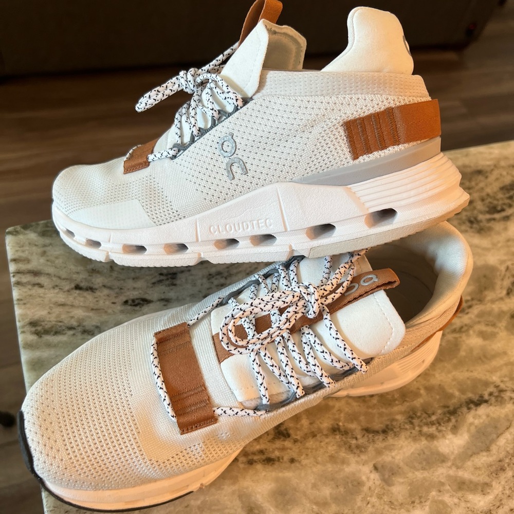 Women On Cloud Cloudnova running sneakers size 7.5 Pearl